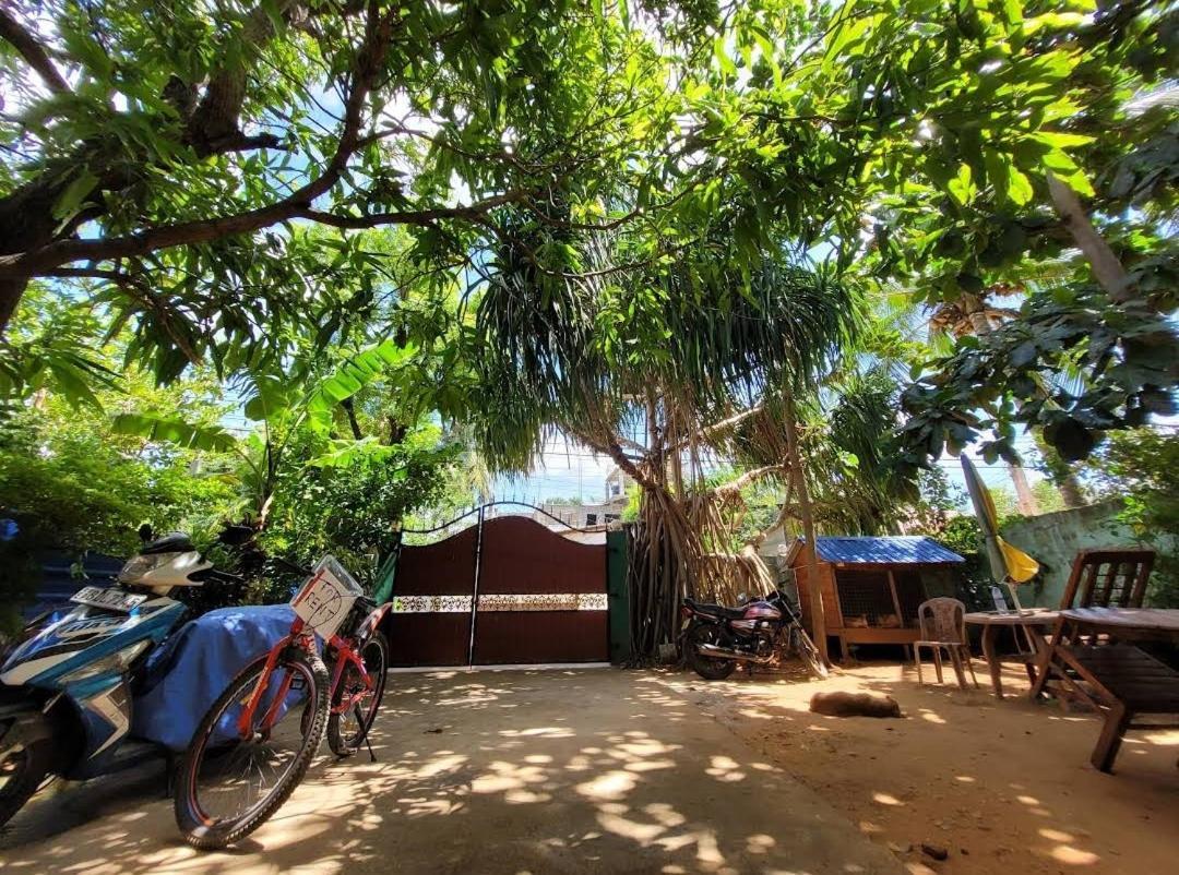 Alass Ga For Pets Lovers Trincomalee Exterior photo